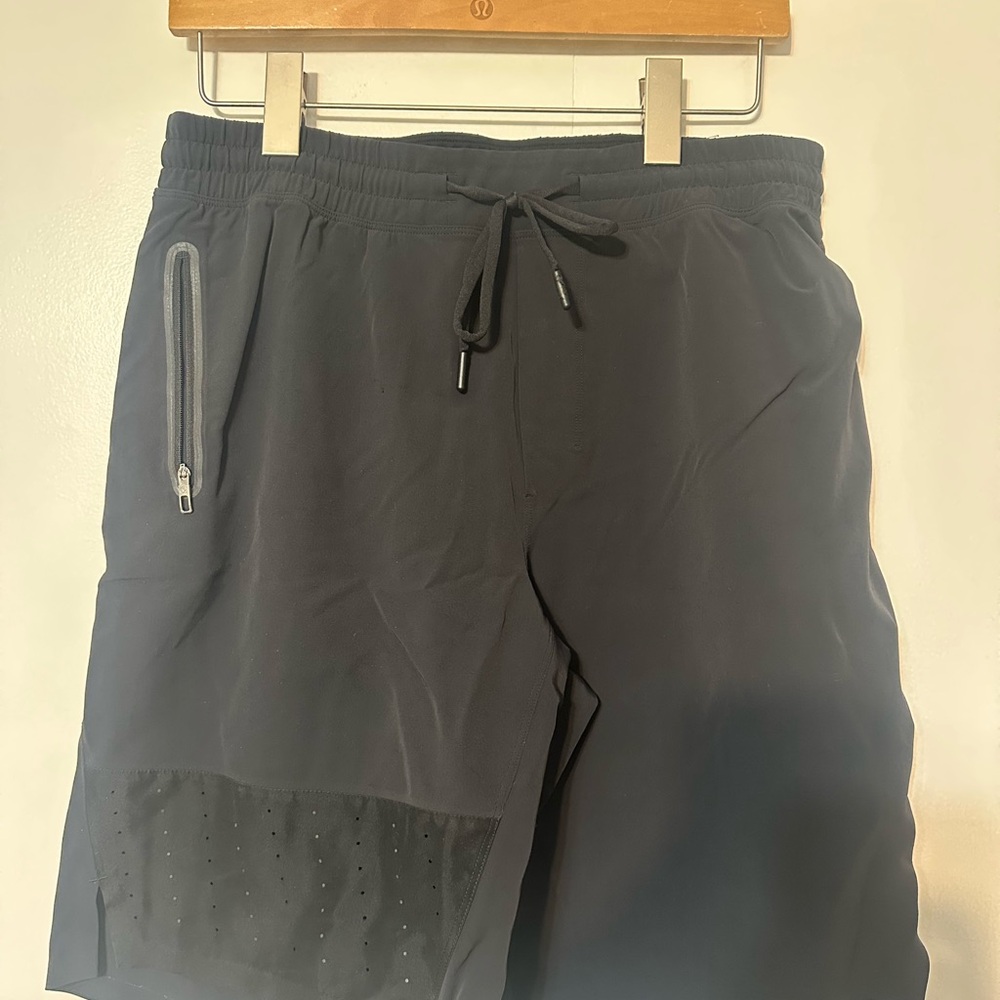 Men's Lululemon Box Space athletic shorts size M Black